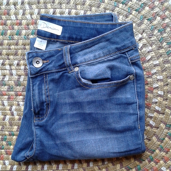 Womens Jean - Picture 5 of 6